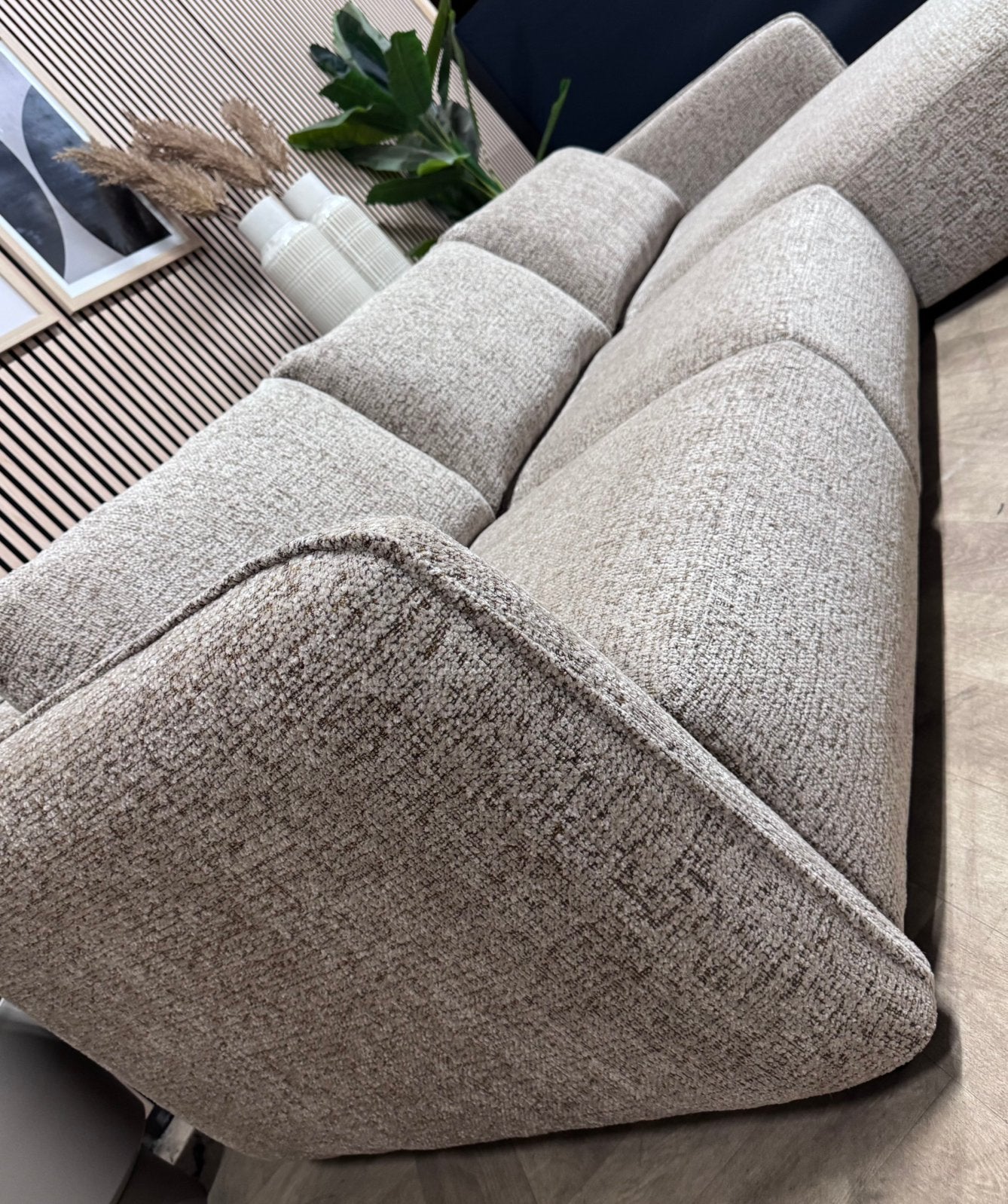 SHOWMODEL | Japandi Chenille Hoekbank - Taupe - 275 x 175, Huis en Inrichting, -, -, Hoekbank, Zo goed als nieuw