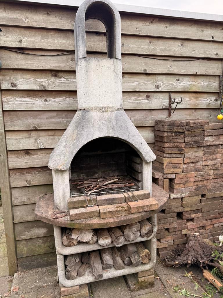 Gratis BBQ sttijn, Tuin en Terras, Houtskoolbarbecues, Ophalen of Verzenden, Zo goed als nieuw
