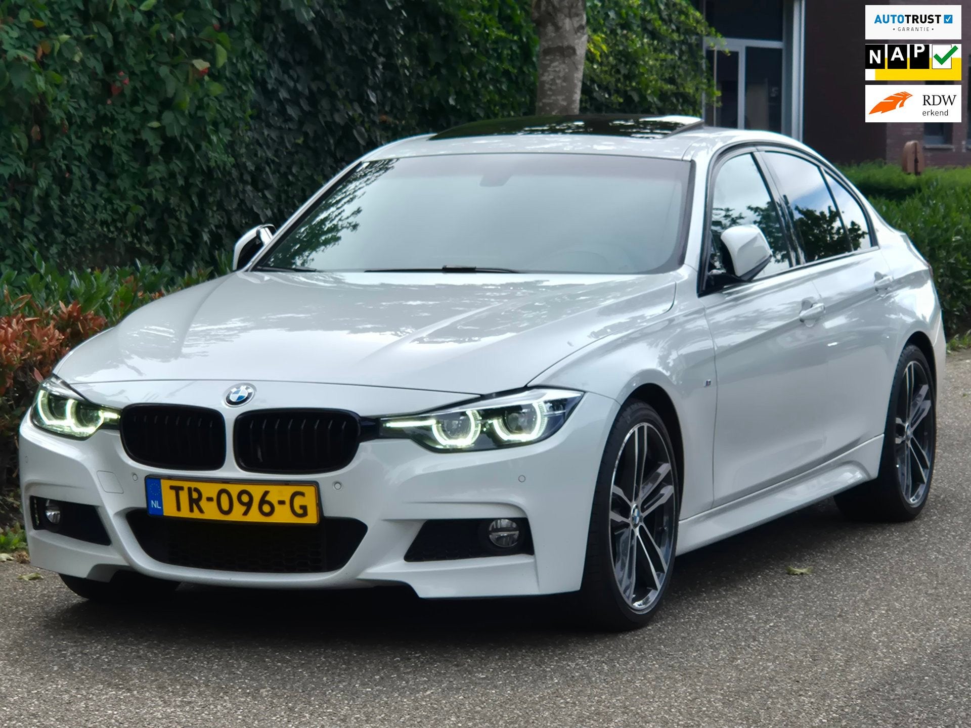 BMW 3-serie 320i Sport Ed Pano CarPlay H&K virtual dash GR N, Automaat, 1998 cc, Achterwielaandrijving, 4 cilinders
