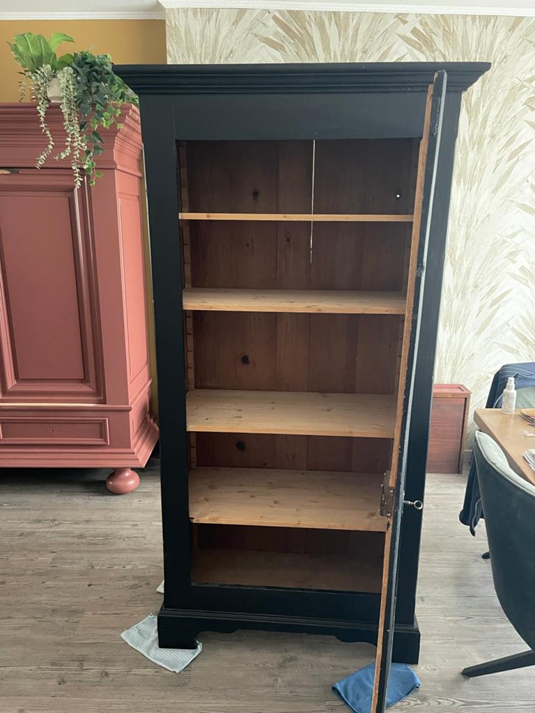 Zwarte kast met planken - Ideaal voor opbergen, Antiek en Kunst, Ophalen