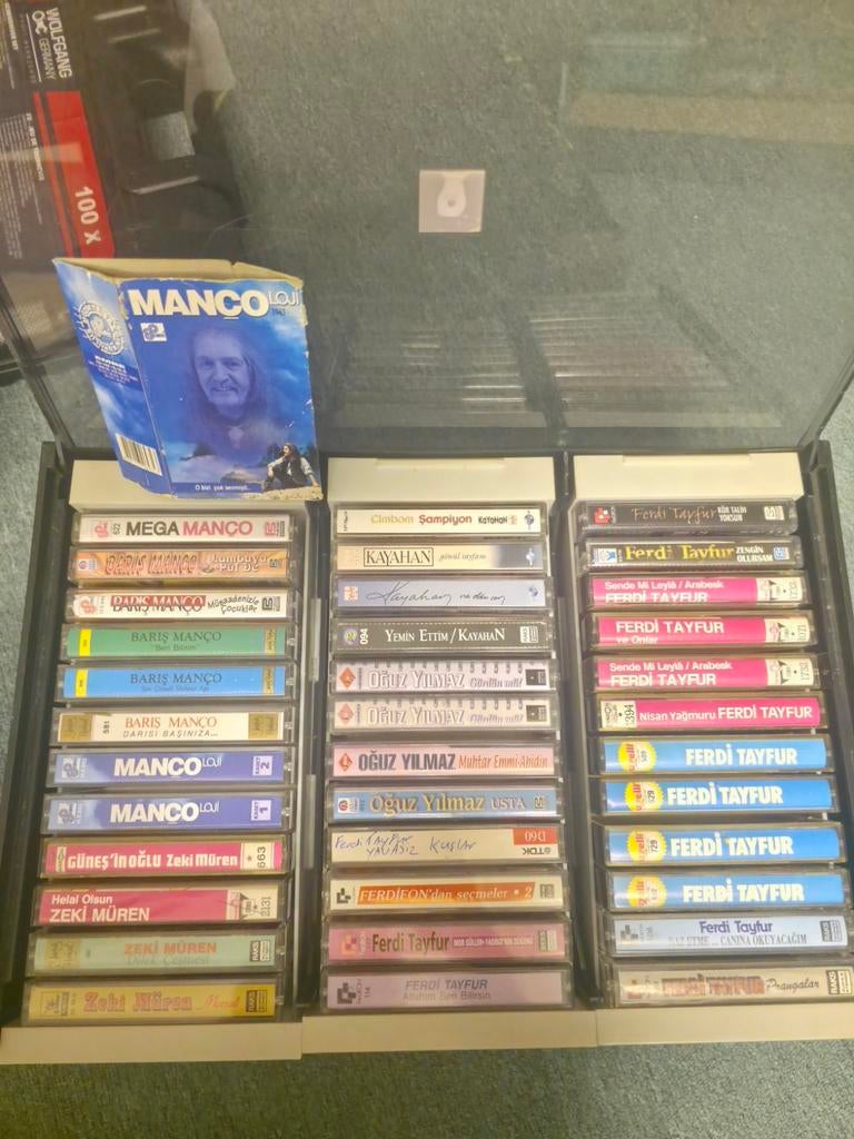 250 Turkse cassettebandjes, Cd's en Dvd's, Ophalen of Verzenden, Gebruikt, Origineel, Met bewaardoos, rek of koffer