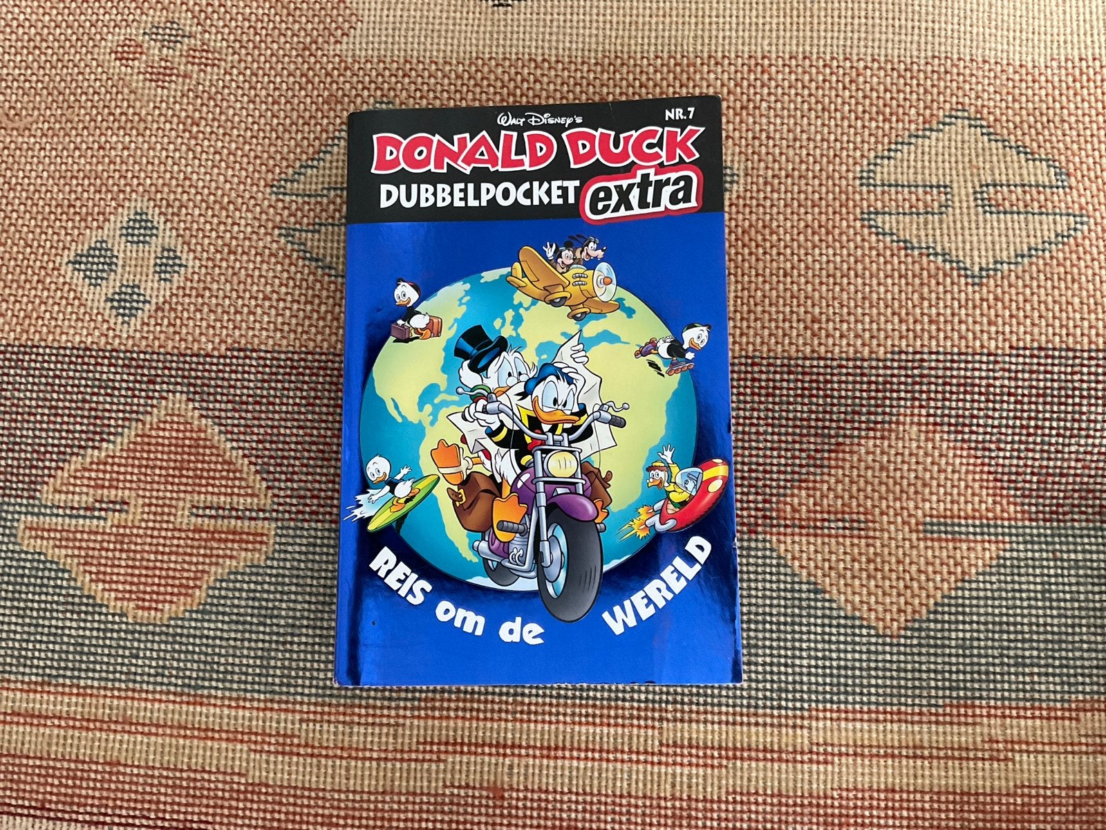 Donald Duck Dubbelpocket Extra - Reis om de Wereld, Boeken, Eén stripboek, Ophalen of Verzenden, Zo goed als nieuw