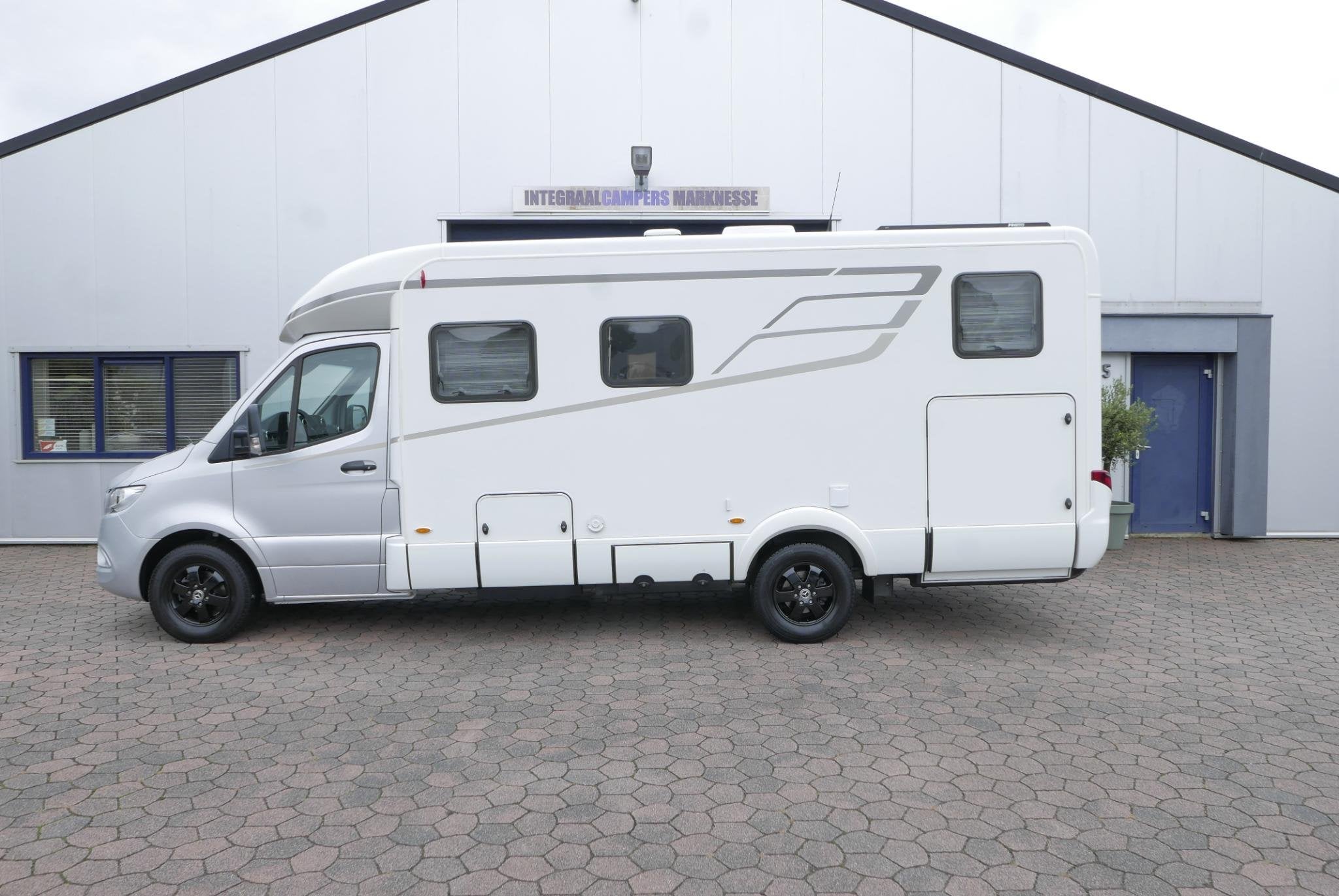 Hymer BMC-T 680 | AL-KO 4430 chassis | 177 pk automaat | Lit, Automaat, Tot en met 2, 7 tot 8 meter, Bedrijf