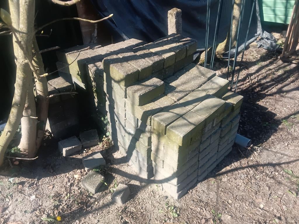 Donkergrijze BKK's 8,5 cm dik gratis af te halen in Eibergen, Tuin en Terras, Tegels en Klinkers, Ophalen, Gebruikt, Beton, Klinkers