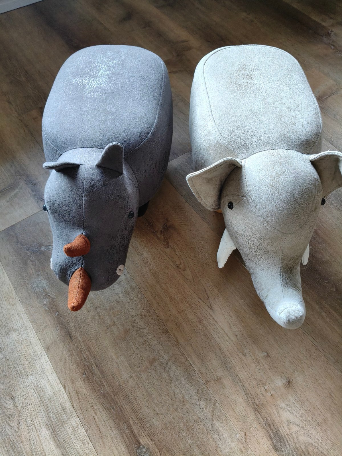 Leuke Dieren Krukken/Poefs: Olifant en Neushoorn, Huis en Inrichting, Ophalen, Gebruikt