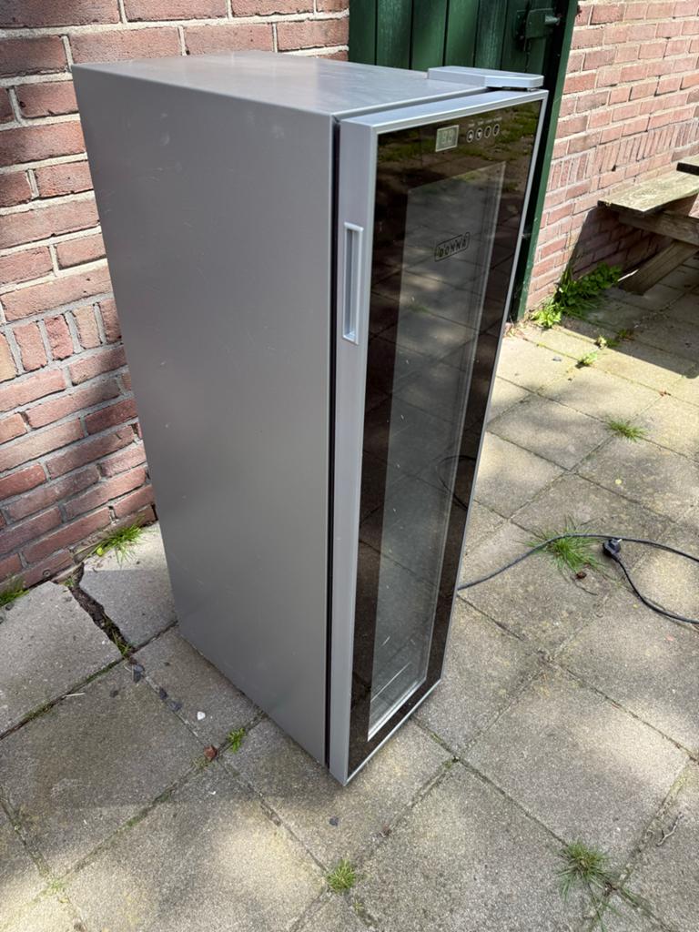 Wijnkoelkast 18-24 flessen – Zo goed als nieuw, Witgoed en Apparatuur, Koelkasten en IJskasten, Ophalen, Zonder vriesvak, Minder dan 85 cm