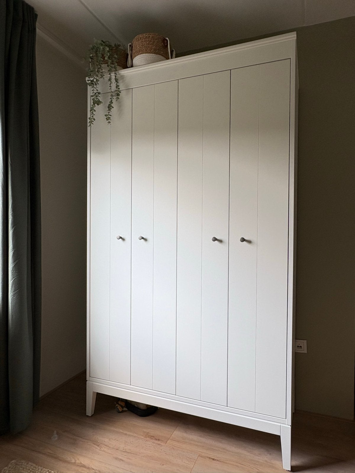 Witte IKEA IDANÄS kledingkast met 4 deuren, 100 tot 150 cm, 200 cm of meer, Ophalen of Verzenden, Zo goed als nieuw