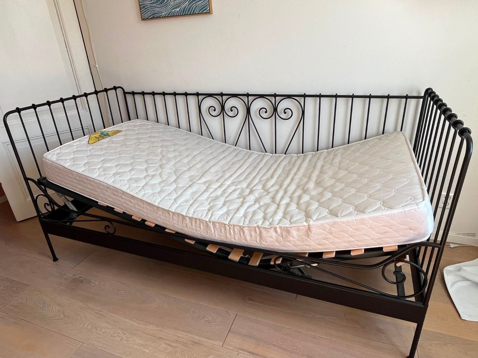 zwart metalen spijlen bed Ikea met verstelbare bodem, 85 tot 100 cm, Gebruikt, 180 cm of meer, Ophalen