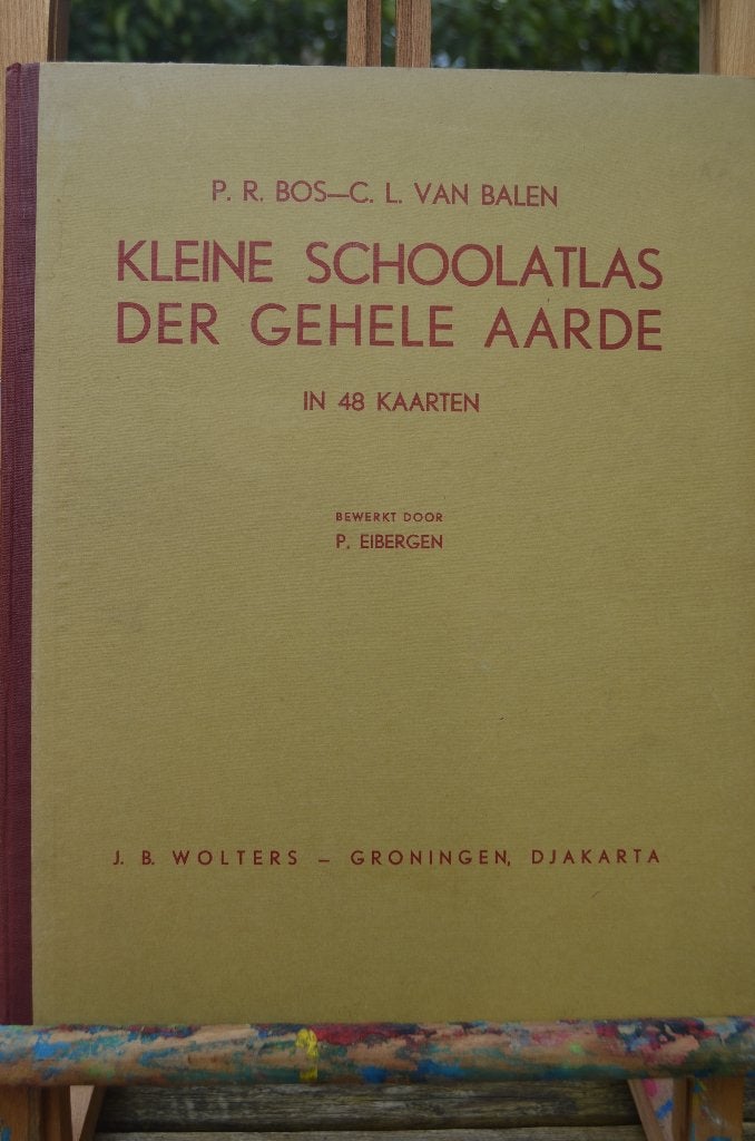 Kleine schoolatlas der gehele aarde in 48 kaarten 1952, Gelezen, Overige typen, Ophalen of Verzenden, 1800 tot 2000
