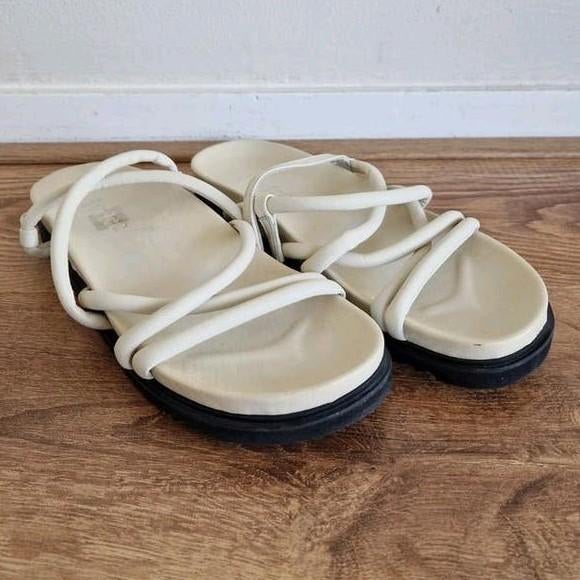 Ivylee Copenhagen Sandalen - Crème, Kleding | Dames, Schoenen, Beige, Ivylee Copenhagen, Zo goed als nieuw, Sandalen of Muiltjes