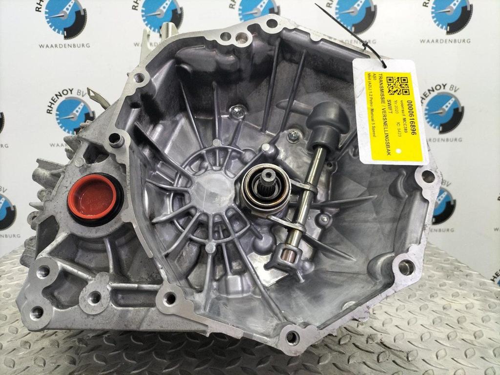 SUZUKI SWIFT TRANSMISSIE / VERSNELLINGSBAK 2020, Ophalen of Verzenden, Gebruikt, Stiba lid
