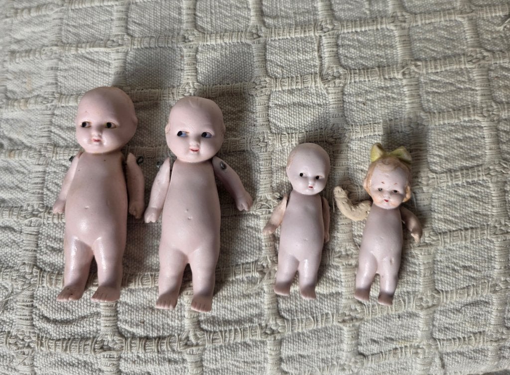 Antieke pop, 4x kleine bisque hertwig miniatuur popjes, Ophalen of Verzenden, Gebruikt, Pop