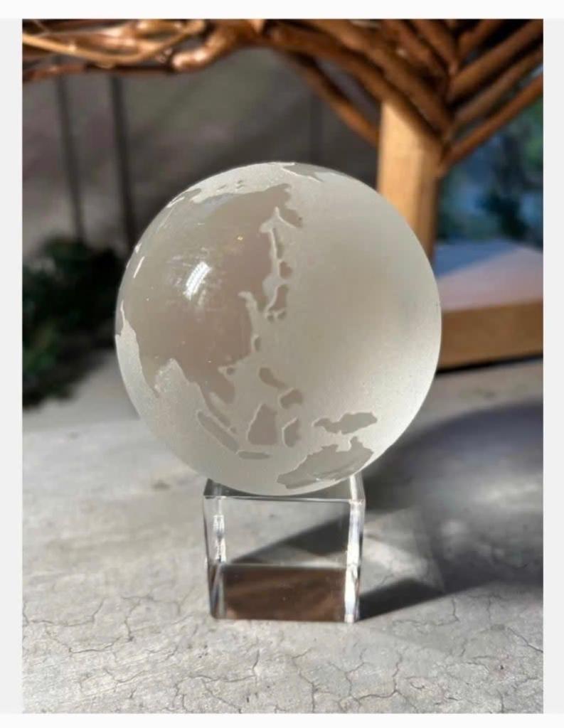 Glazen Wereldbol op Voet - Decoratief, Antiek en Kunst, Ophalen of Verzenden