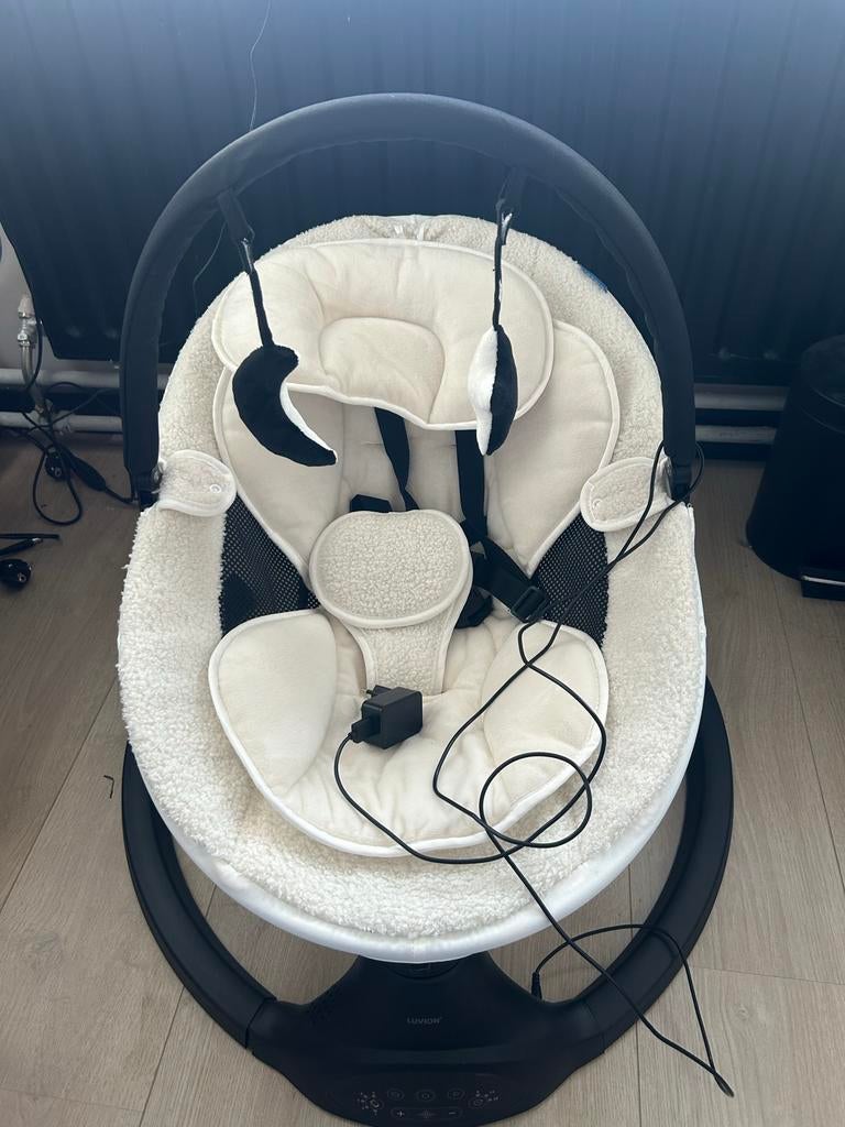 Luvion Baby Swing - Elektrische Babyschommel met Speaker, Schommelstoel, Ophalen, Overige merken, Met gordel(s) of riempje(s)