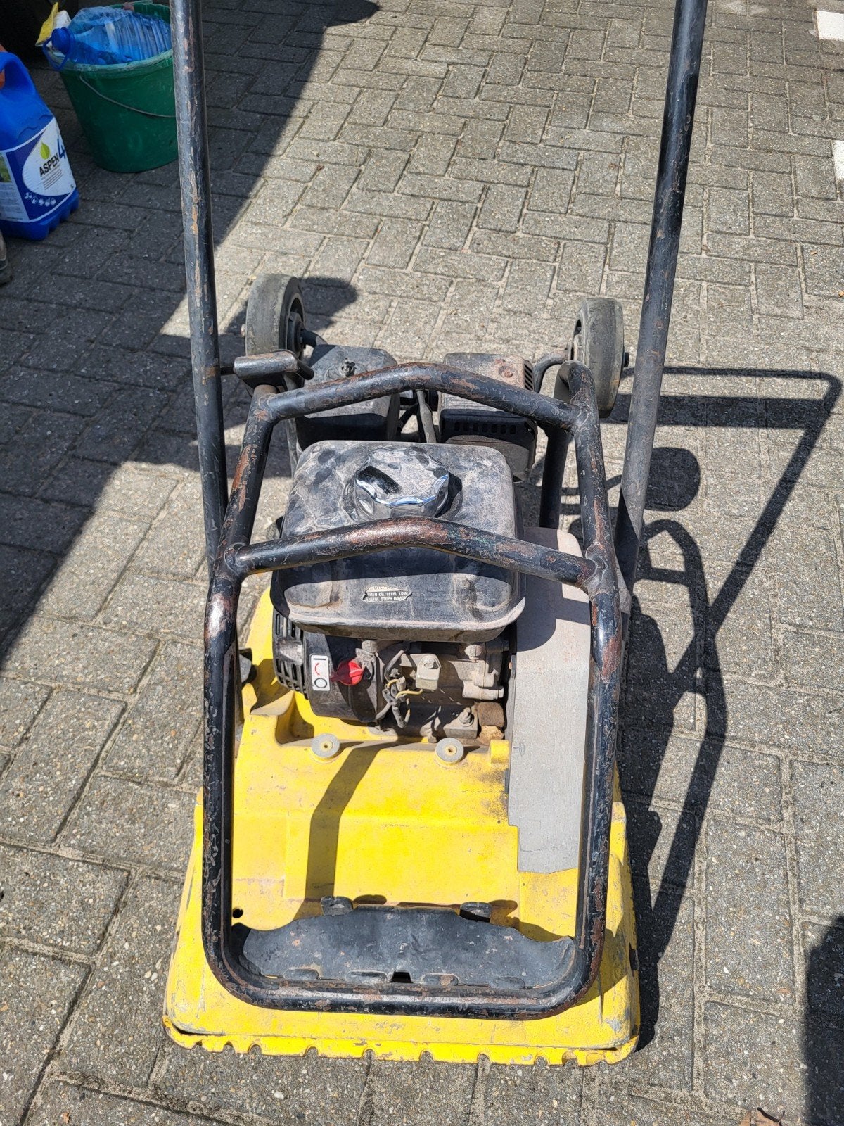 Wacker trilplaat onderplaat gescheurd!, Ophalen of Verzenden, Gebruikt, Benzinemotor, 1800 rpm of meer