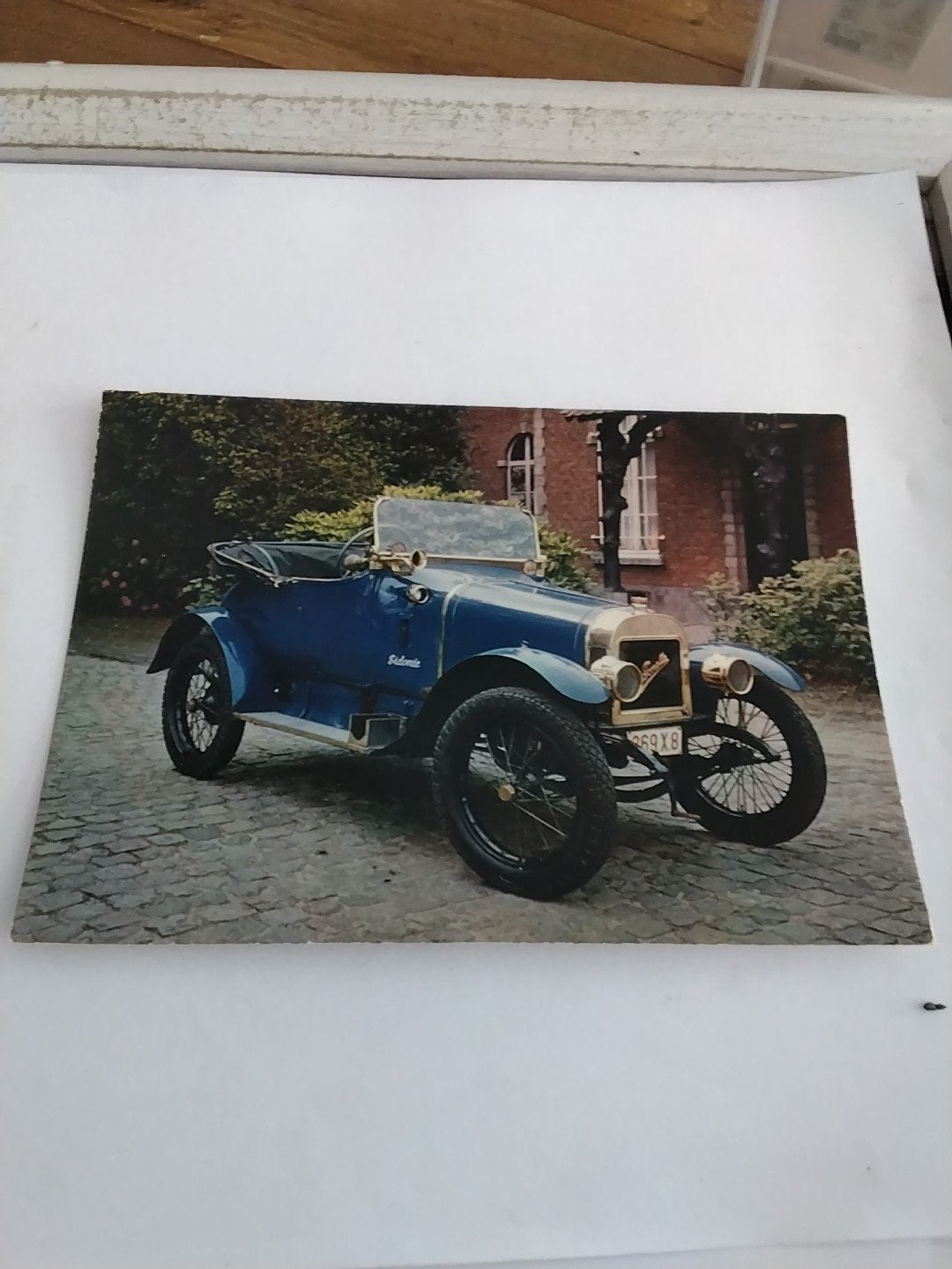 Oude Ansichtkaart: Klassieke Blauwe Auto, Ophalen of Verzenden, 1960 tot 1980, Gelopen