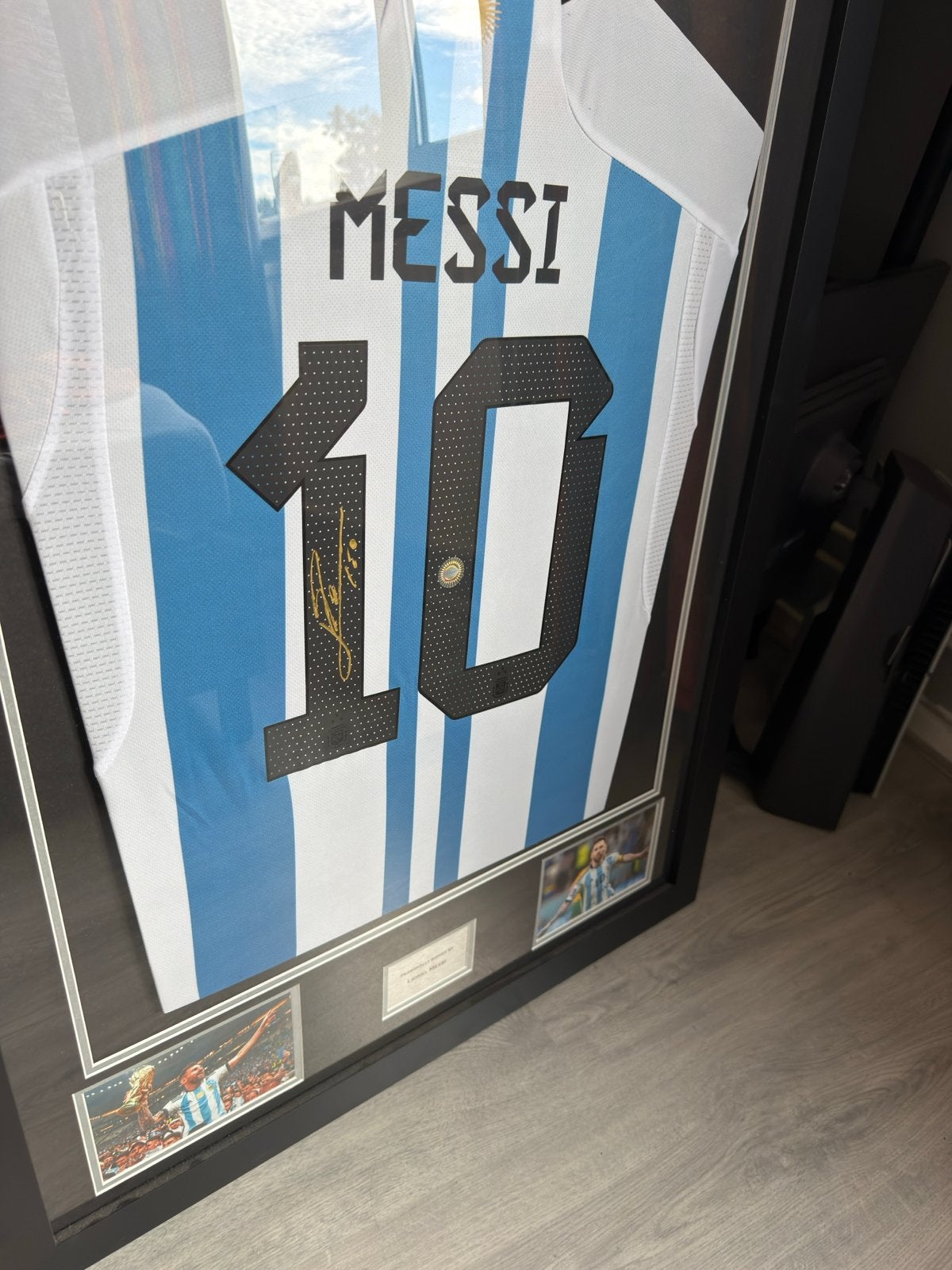 Gesigneerd Lionel Messi WK 2022 Argentinië Shirt Ingelijst, Verzamelen, Ophalen of Verzenden, Zo goed als nieuw, Buitenlandse clubs