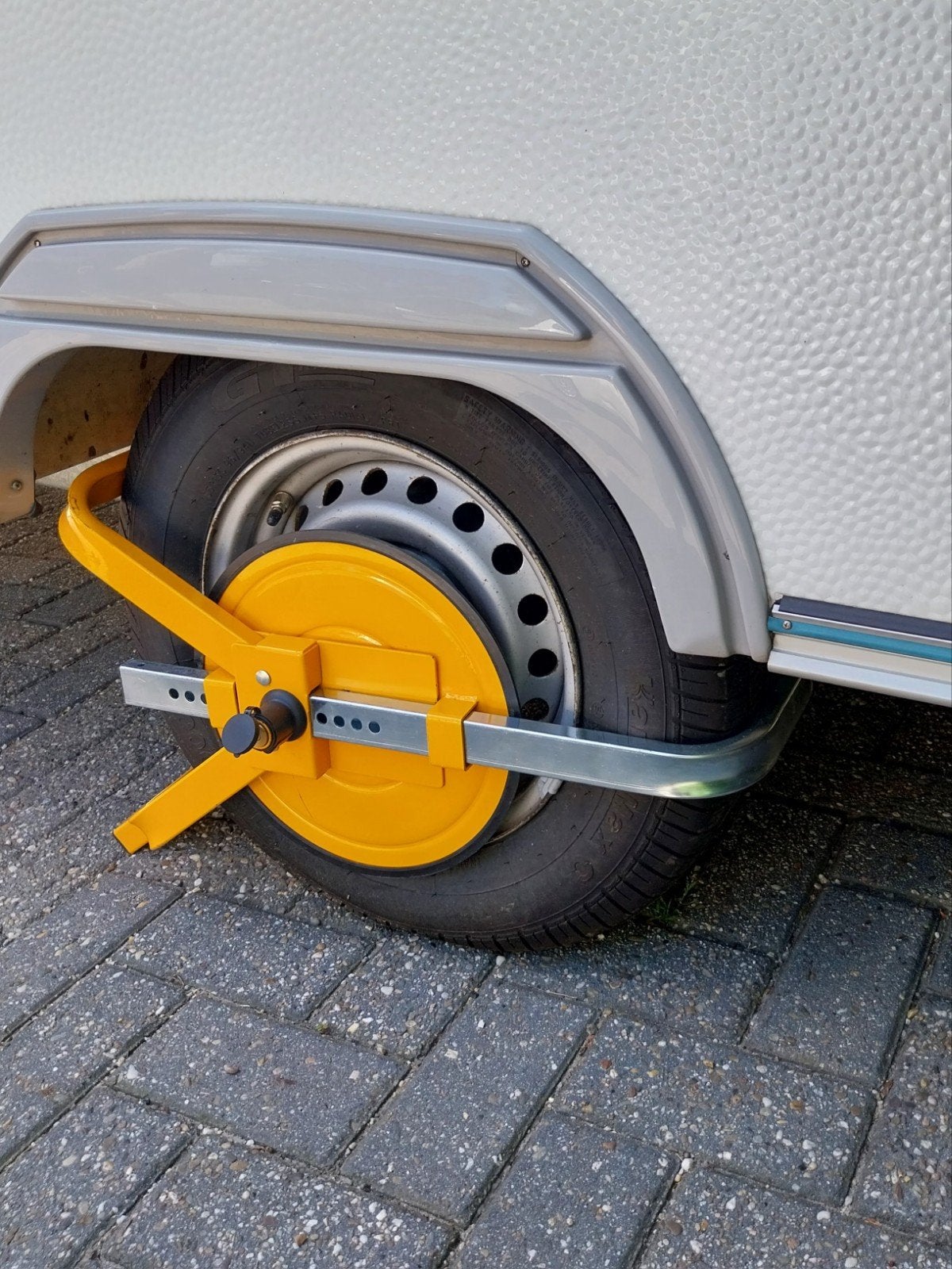 Wielklem / parkeerbeugel inclusief sleutels, Ophalen, Zo goed als nieuw