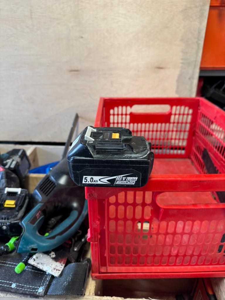 Huismerk makita 5 ah 18v accu, Ophalen of Verzenden, Zo goed als nieuw