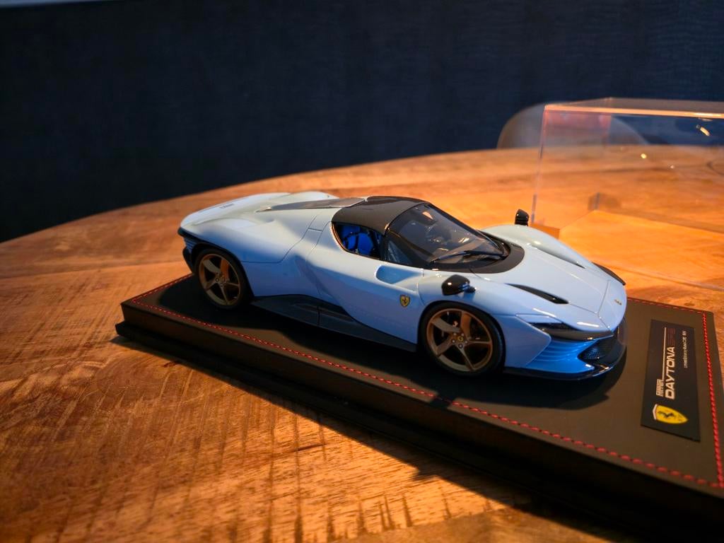 Ferrari Daytona SP3 1:18, Hobby en Vrije tijd, Ophalen of Verzenden, Zo goed als nieuw, Auto, Overige merken