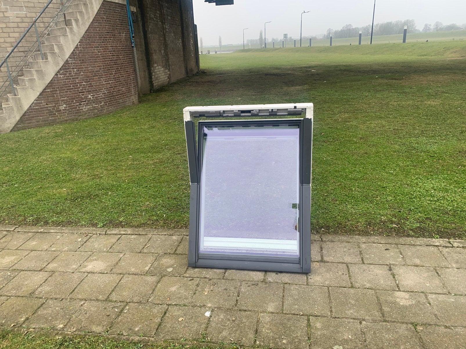 2 GGU PK06 KUNSTSTOF VELUX DAKRAMEN 94x118 HR++ MET GORDIJN, Ophalen, Minder dan 80 cm, 80 tot 120 cm, Zo goed als nieuw