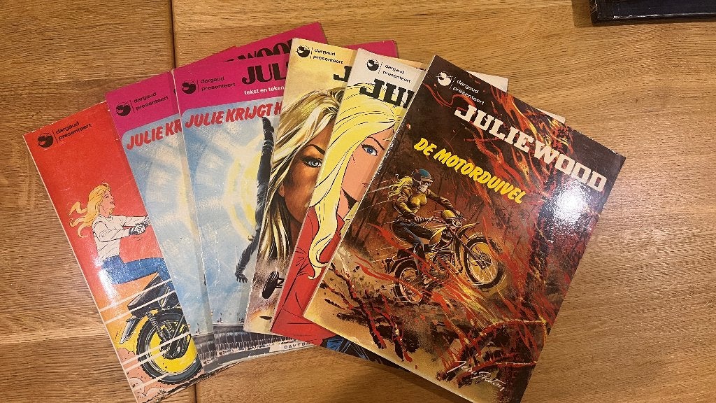 Julie Wood, Eén stripboek, Ophalen, Gelezen