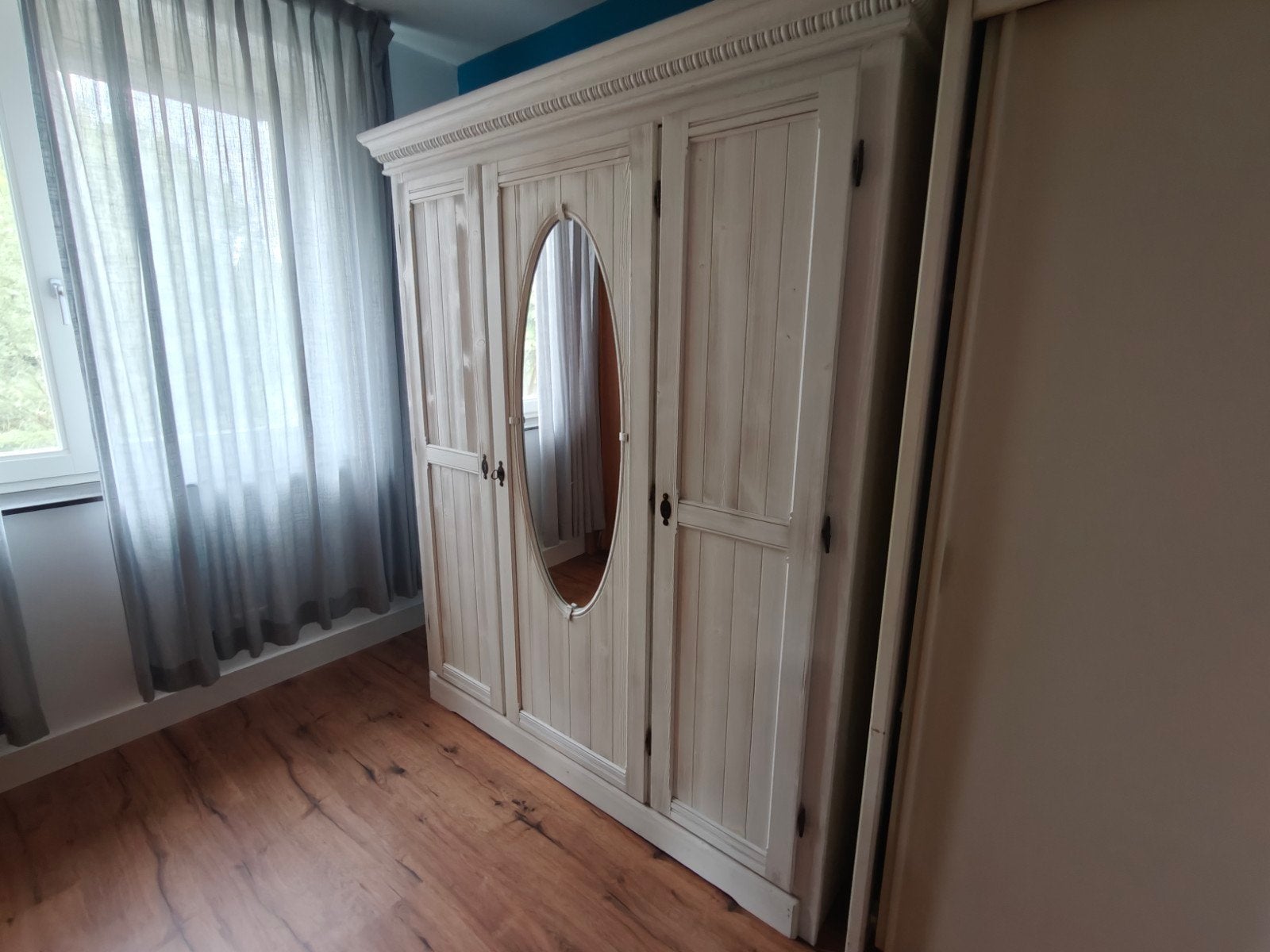 Grote kledingkast met spiegel en sleutel, goede staat, Ophalen, Met deur(en), Gebruikt, 200 cm of meer