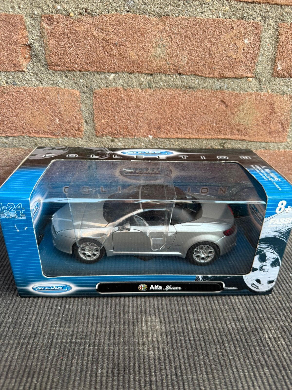 1:24 Alfa Romeo spider 939 ( brera ) ……. 25,-, Ophalen of Verzenden, Nieuw, Auto, Overige merken