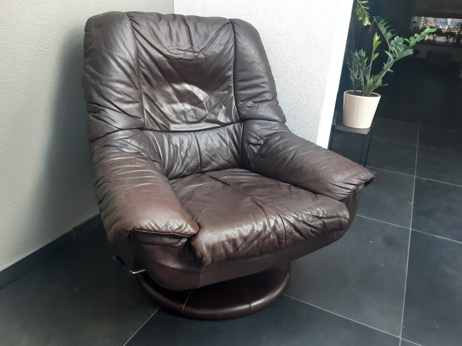 Comfortabele bruine leren fauteuil, Ophalen, Gebruikt, Vintage, Comfortabel, 75 tot 100 cm