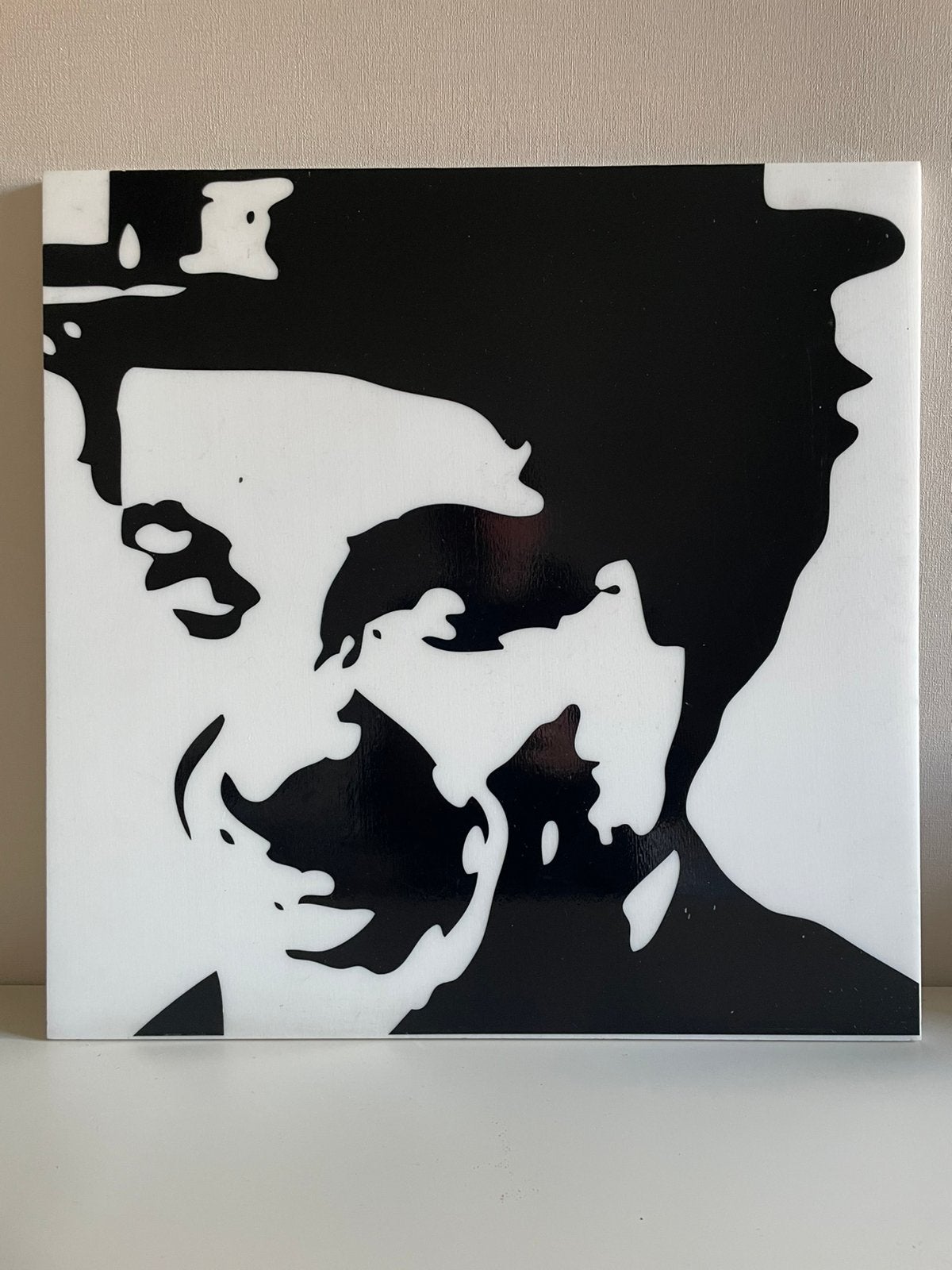 High-end Pop Art Charlie Chaplin • Plexiglas 50 cm x 50 cm, Wit, Ophalen of Verzenden, 50 cm, Kunststof