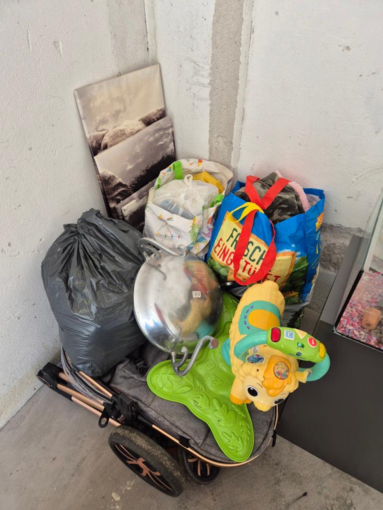 Partij rommelmarktspullen, Ophalen
