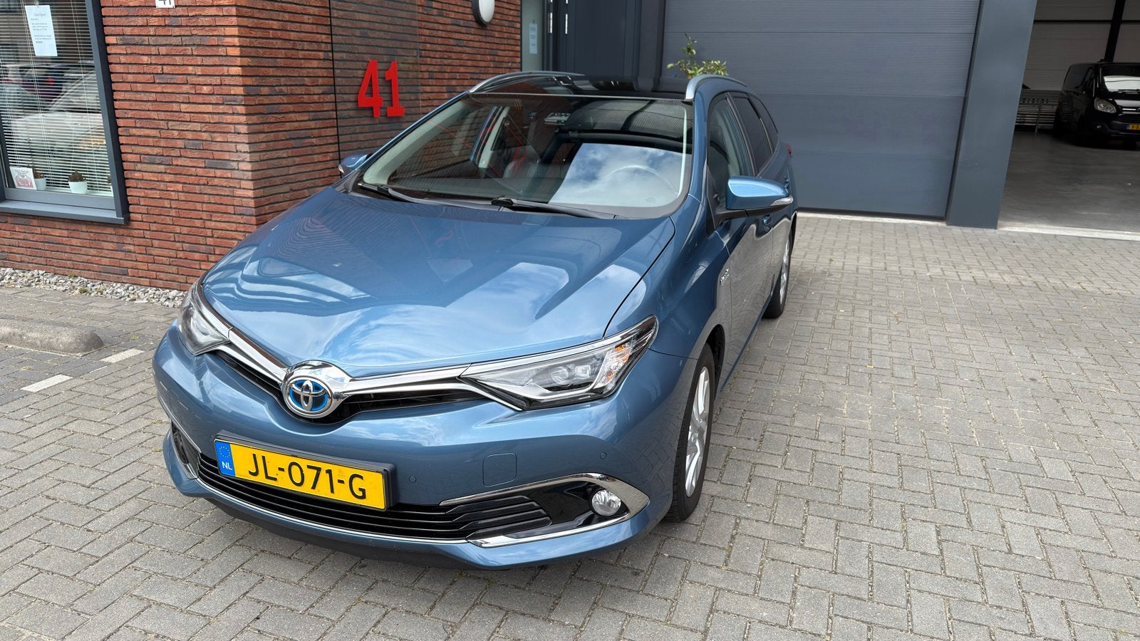 Toyota Auris 1.8 Hybrid Touring Sports CVT 2016 Blauw, Auto's, Toyota, 28 km/l, Blauw, Leder en Stof, Origineel Nederlands