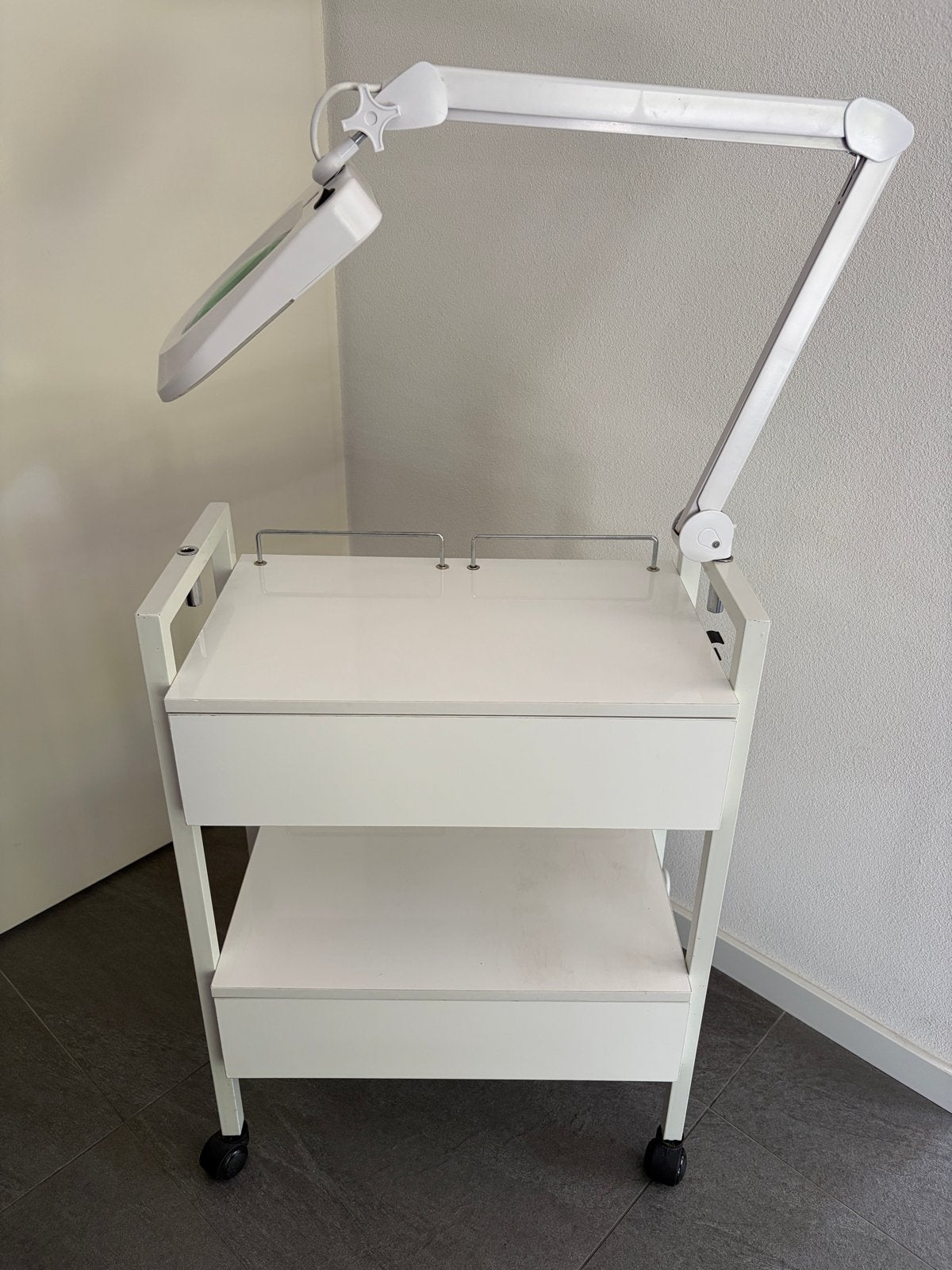 Pedicure meubel met loeplamp, Ophalen, Zo goed als nieuw, Lichaamsverzorging