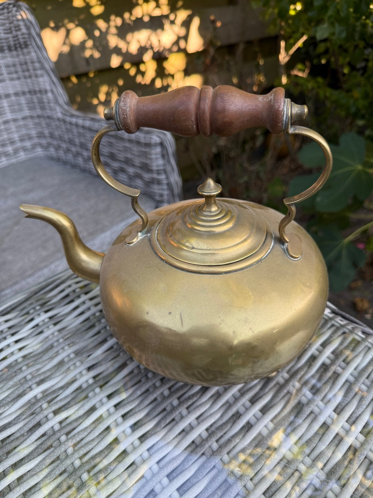 Antieke koperen theeketel met houten handvat, Antiek en Kunst, Antiek | Koper en Brons, Ophalen of Verzenden, Koper