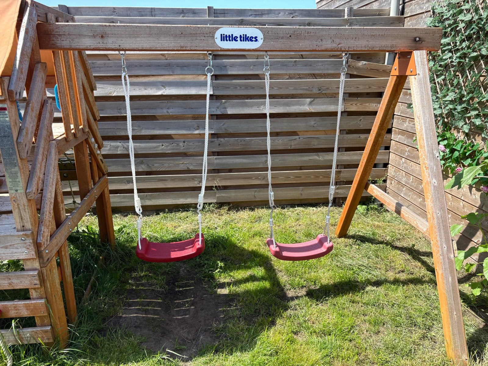 Little Tikes Houten Speelhuis met Glijbaan en Schommels, Ophalen, Gebruikt, Glijbaan