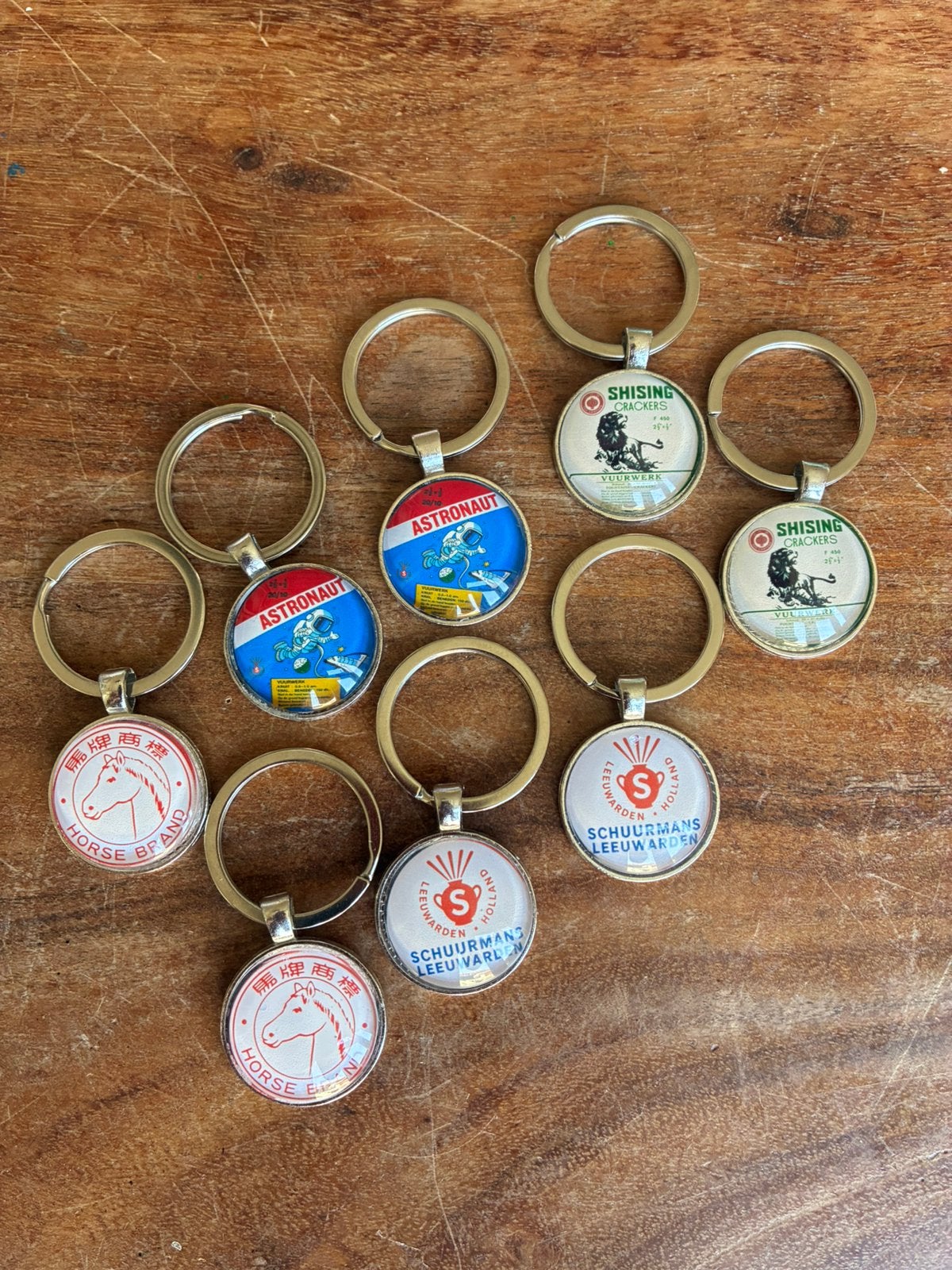 Verschillende retro Vuurwerk sleutelhangers, Verzenden, Nieuw, Versiering, Carnaval