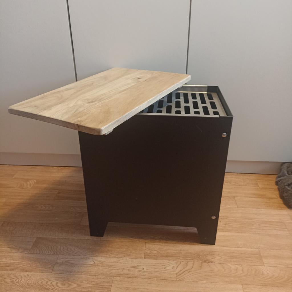 Metalen kruk, opbergruimte en bbq ineen, Ophalen, Zo goed als nieuw, Hout