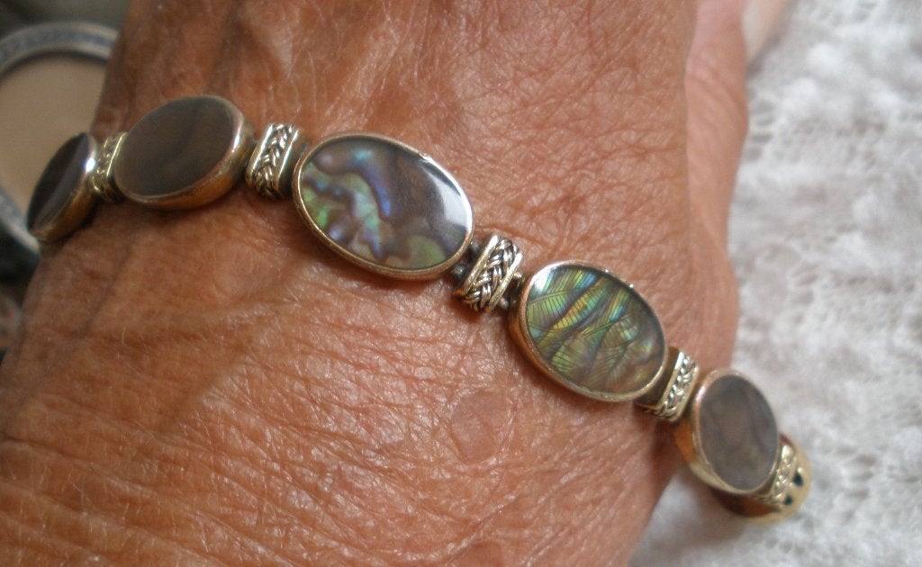 Vintage Monet armband goudkleur met Abalone, Ophalen of Verzenden, Gebruikt, Goud, Overige materialen