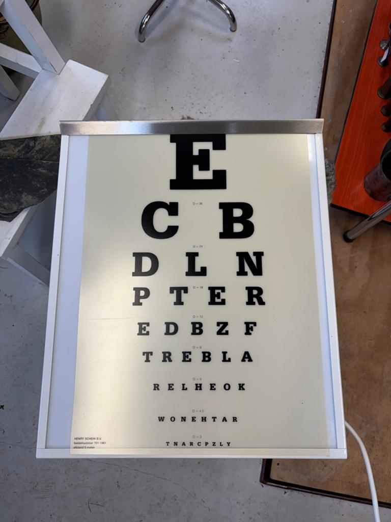 Opticien lichtbak met 2 originele visuskaarten, Ophalen, Zo goed als nieuw
