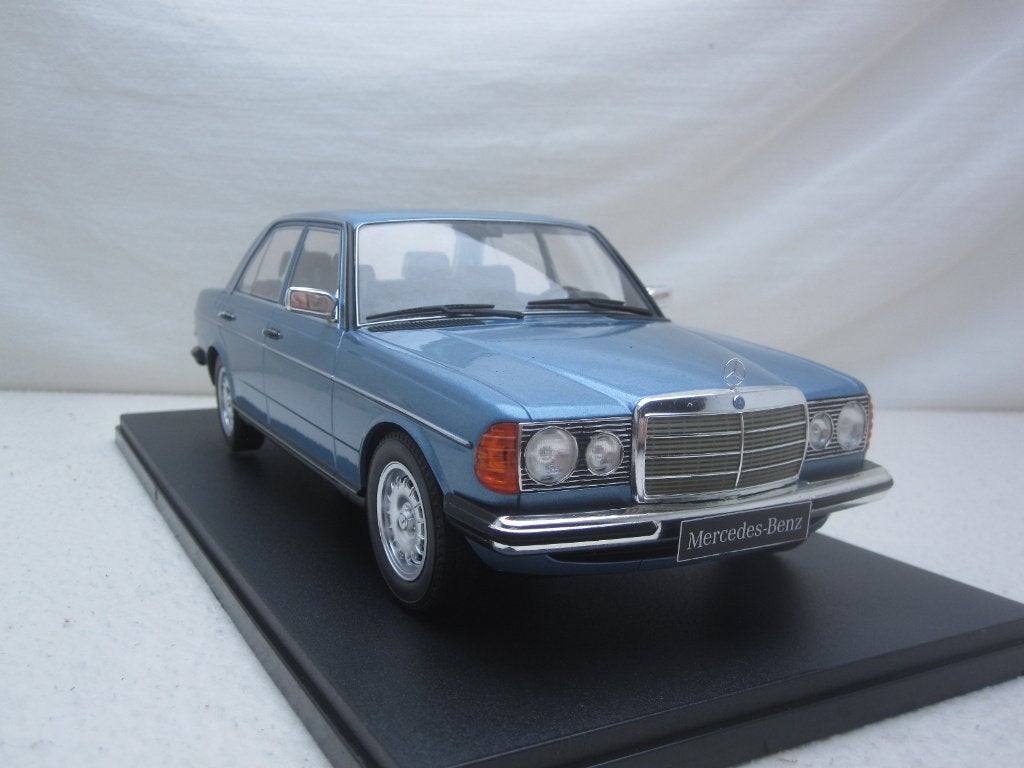 Mercedes - Benz w123 230e 1976 blauw metallic 1:18 KK-scale, Hobby en Vrije tijd, Modelauto's | 1:18, Ophalen of Verzenden, Nieuw
