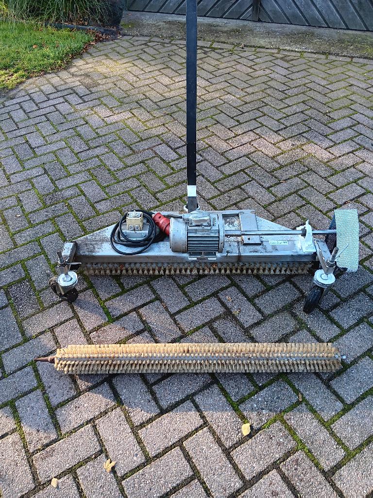 Borstelmachine Elektrisch  220 Volt, Ophalen, Gebruikt, Eigenbouw