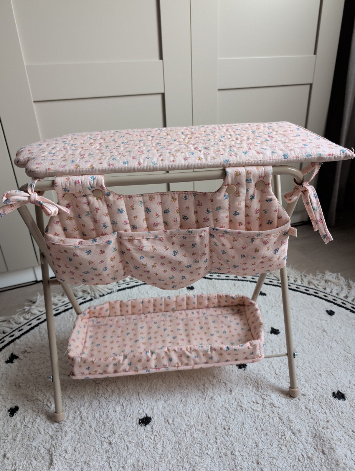 Konges Sløjd Poppen commode met bloemenprint, Ophalen, Zo goed als nieuw