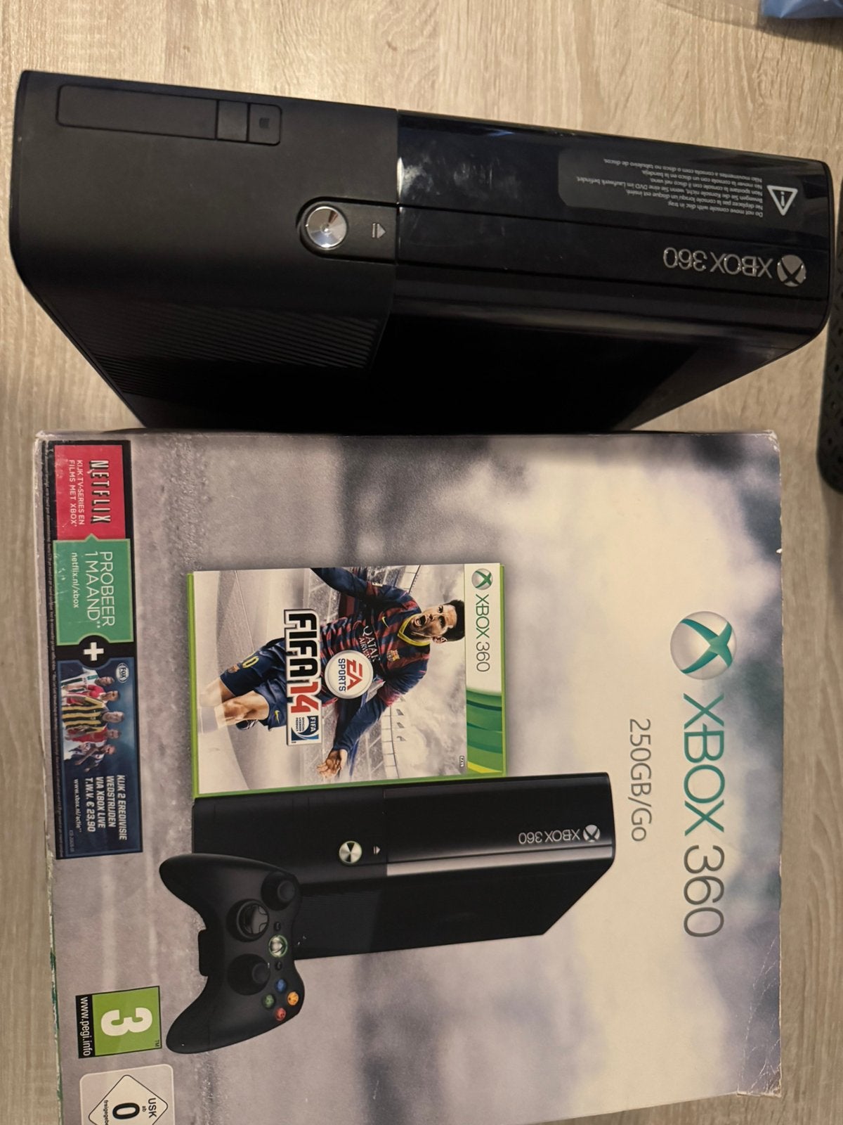 Xbox 360 DEFECT - Met doos - Losse console, Spelcomputers en Games, Ophalen of Verzenden, Niet werkend, Zonder controller