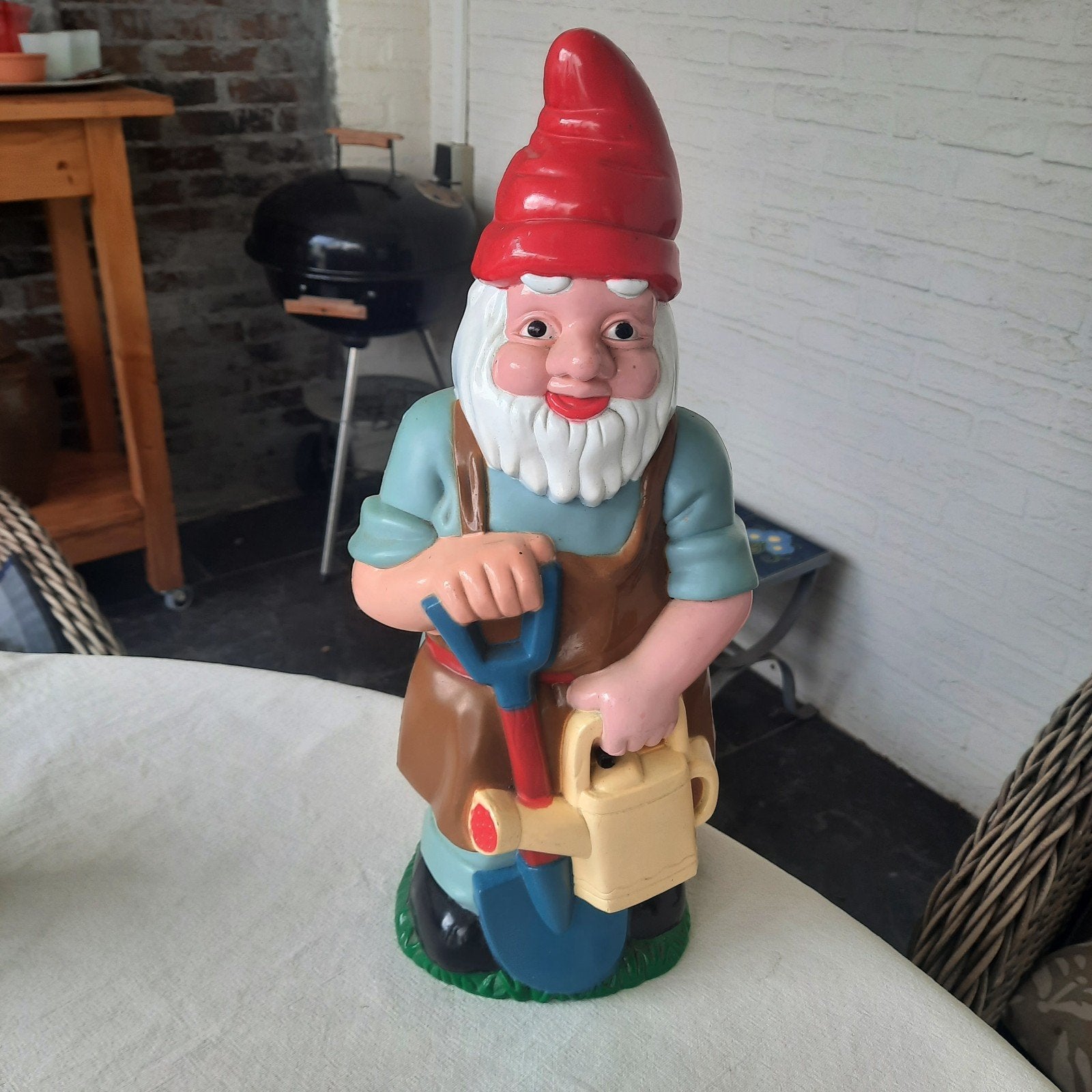 Leuke tuinkabouter met schep en gieter, Ophalen of Verzenden, Zo goed als nieuw, Kunststof, Tuinkabouter