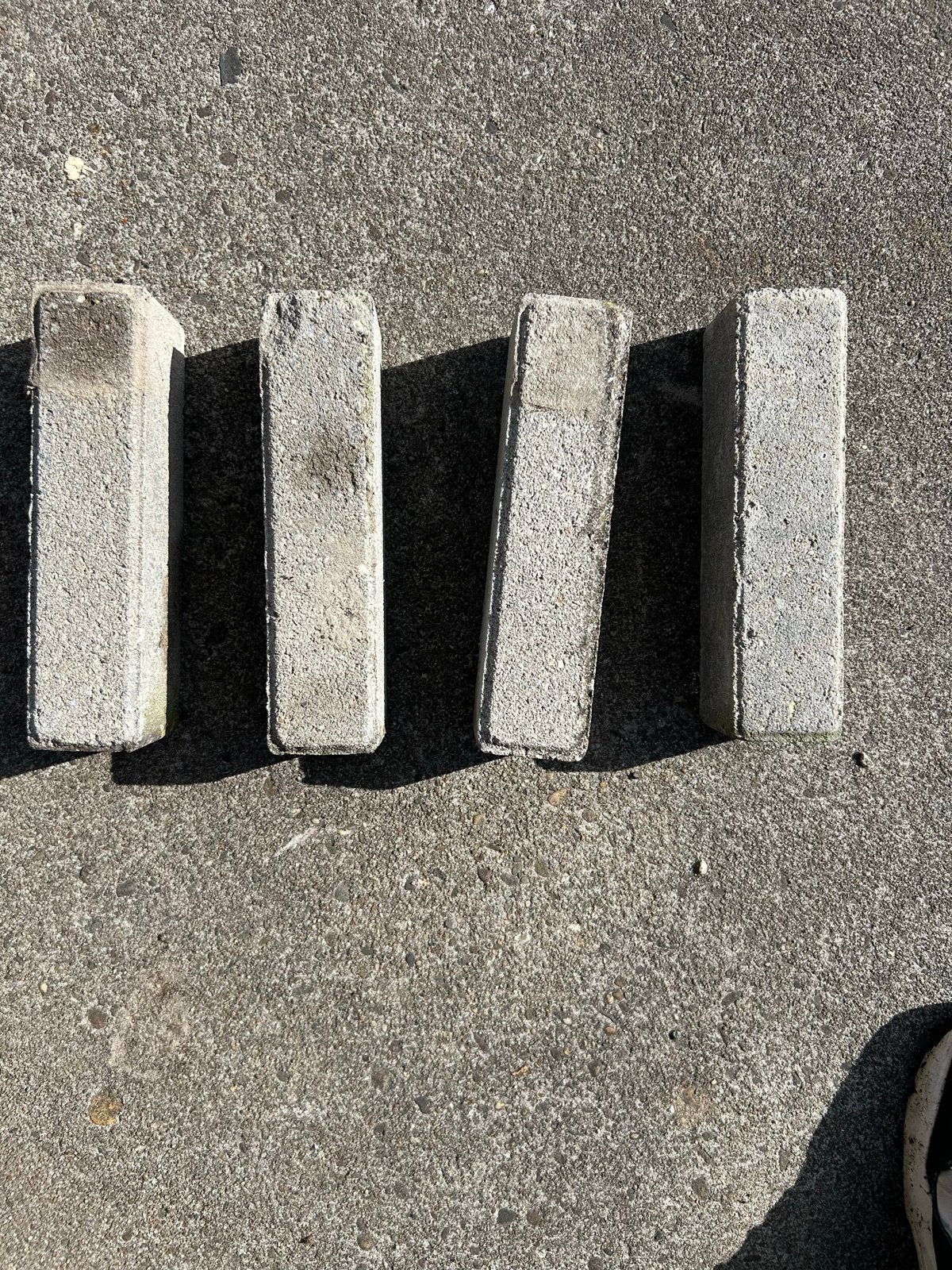 Grijze langwerpige terras stenen., Tuin en Terras, Ophalen, Gebruikt, Klinkers, Minder dan 5 m²