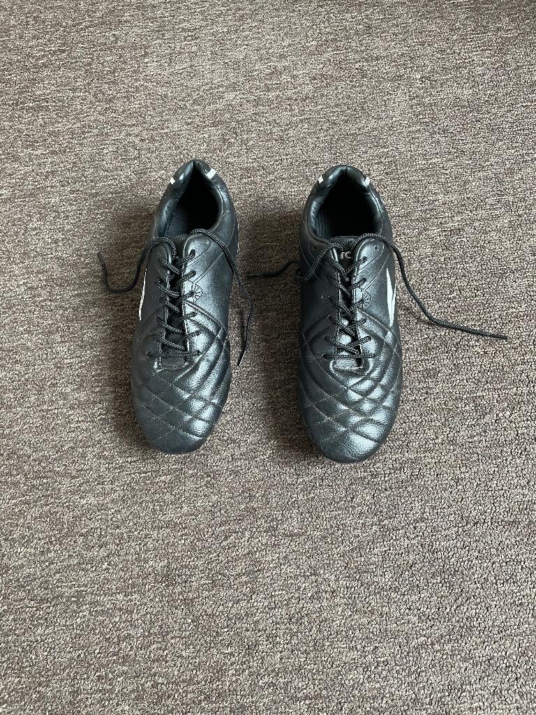 Voetbalschoenen maat 38, Jongen of Meisje, Overige typen, Ophalen of Verzenden, Zo goed als nieuw