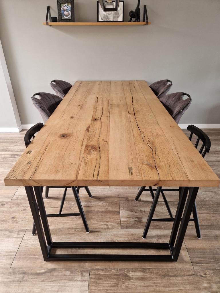 Robuuste eettafel van oud eikenhout met metalen onderstel, 200 cm of meer, Zo goed als nieuw, Eikenhout, Rechthoekig