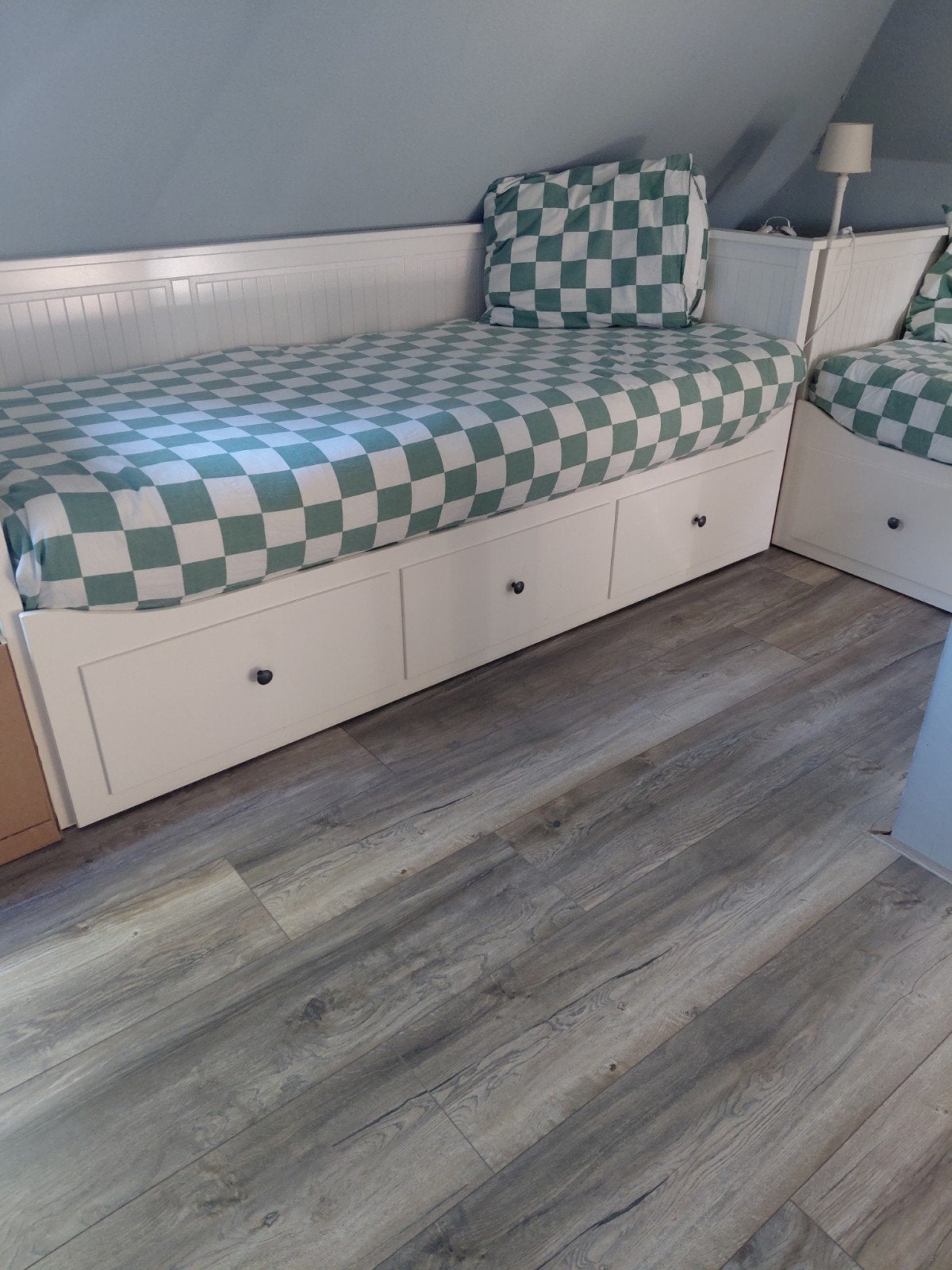 IKEA bedden met opbergruimte - Zo goed als nieuw, Huis en Inrichting, Slaapkamer | Bedden, 90 cm, Eenpersoons, Wit, Ophalen of Verzenden