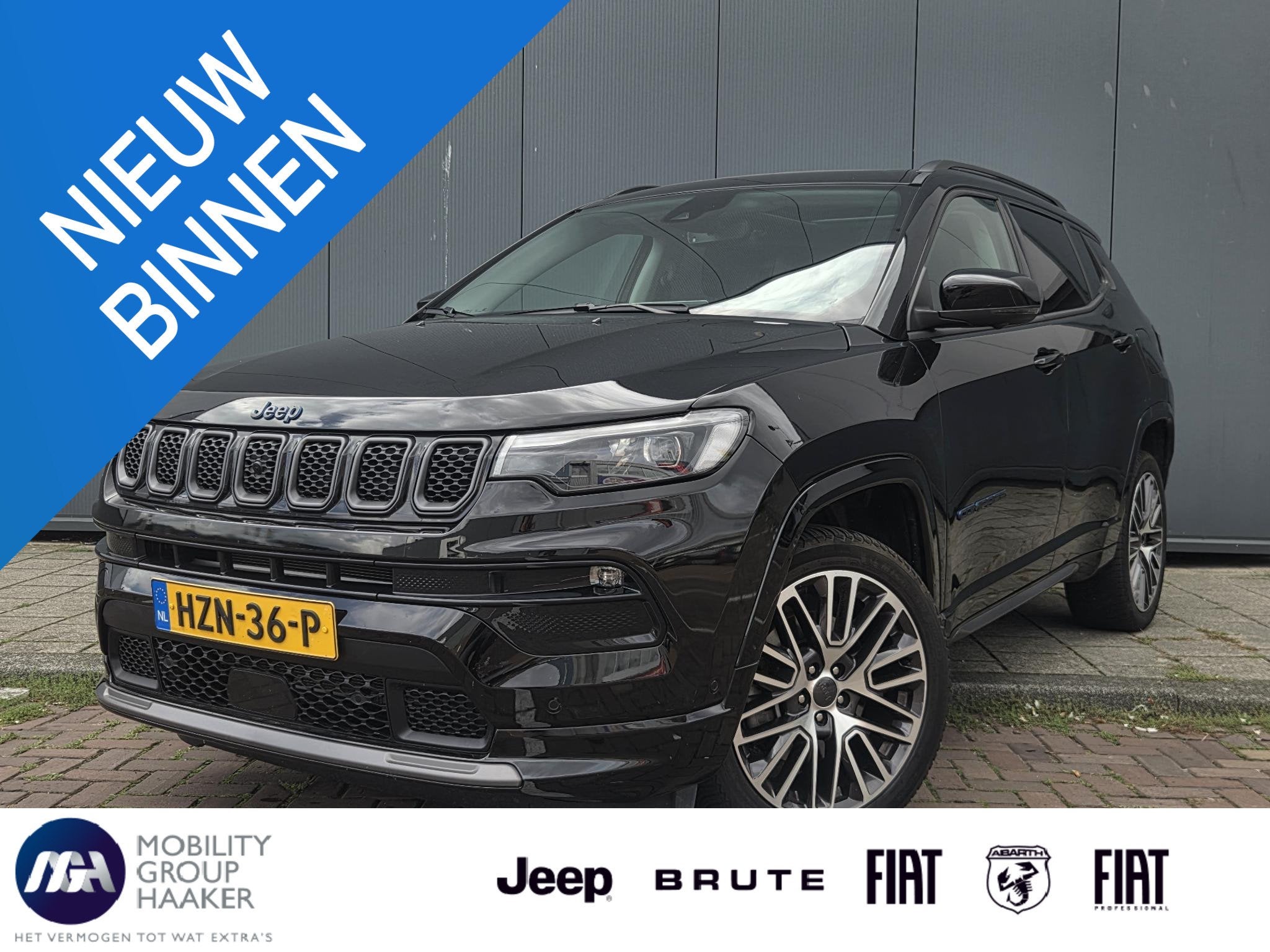 Jeep Compass 4xe 240 Plug-in Hybrid Electric Summit | Apple-