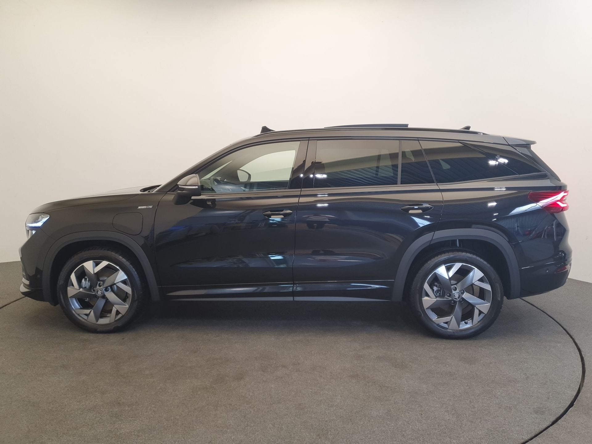 Skoda Kodiaq 1.5 TSI PHEV DSG/AUT 204pk Sportline Business P, Auto's, Skoda, 12 maanden, Zwart, 4 cilinders, Zwart